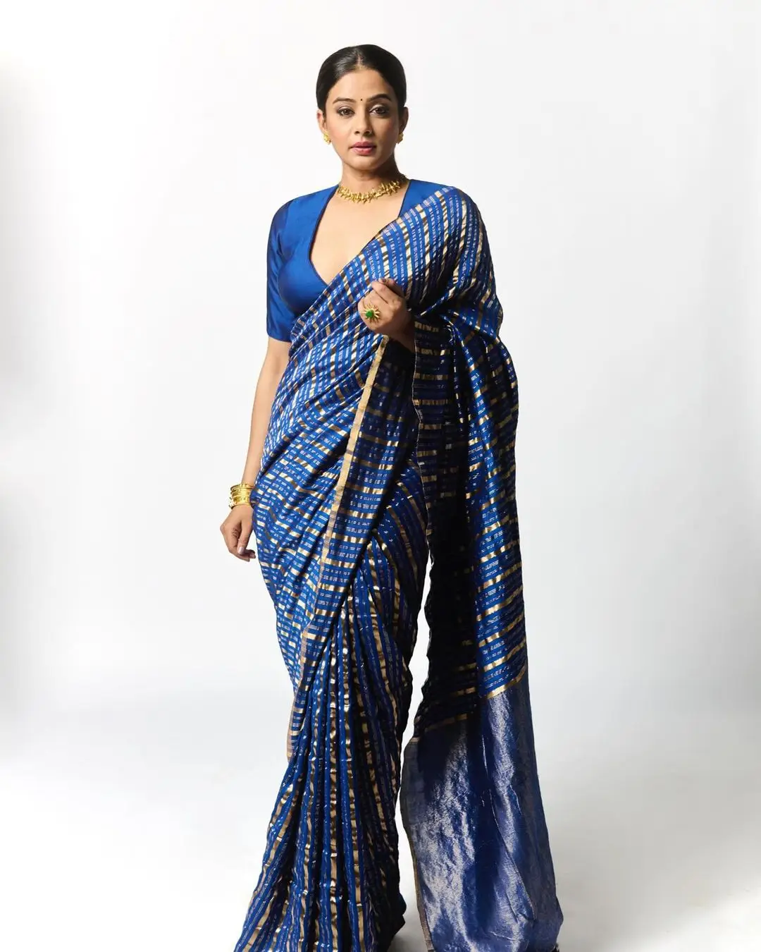 PRIYAMANI IN SOUTH INDIAN TRADITIONAL BLUE SAREE BLOUSE 6